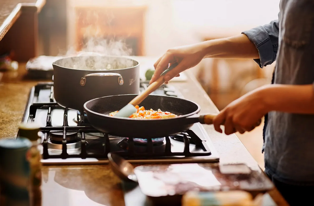 Imagem de Brasileiros voltam a cozinhar em casa e buscam orientação